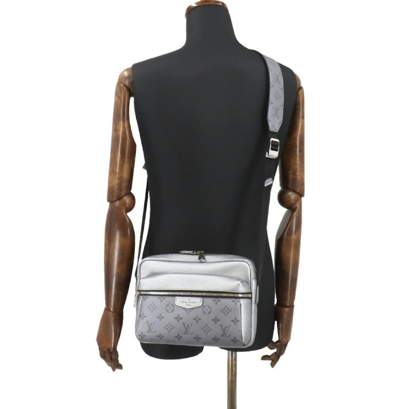 Louis Vuitton Taigarama Outdoor Messenger Shoulder Bag - Silver
