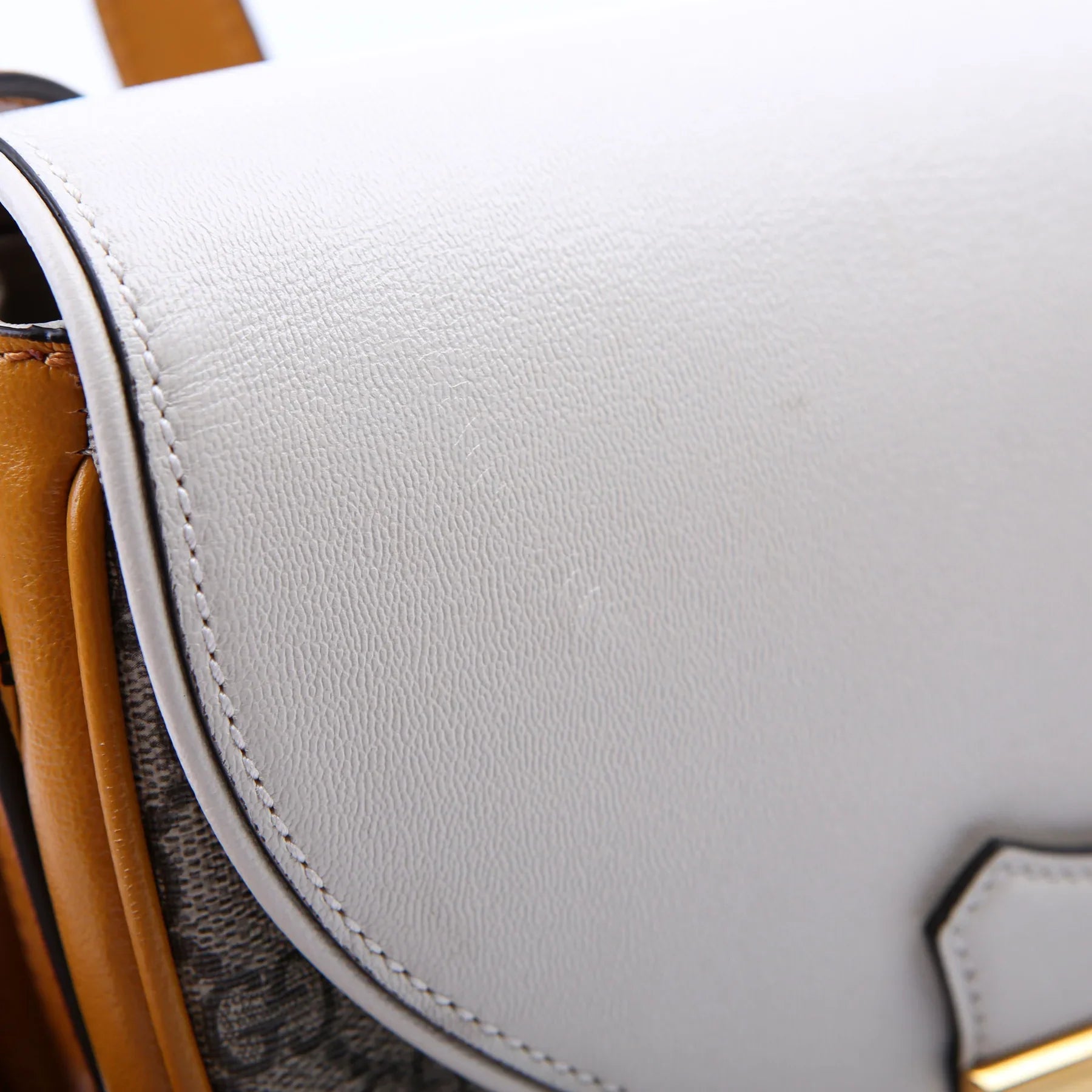 GUCCI GG Supreme Monogram Padlock Shoulder Bag – Mystic White