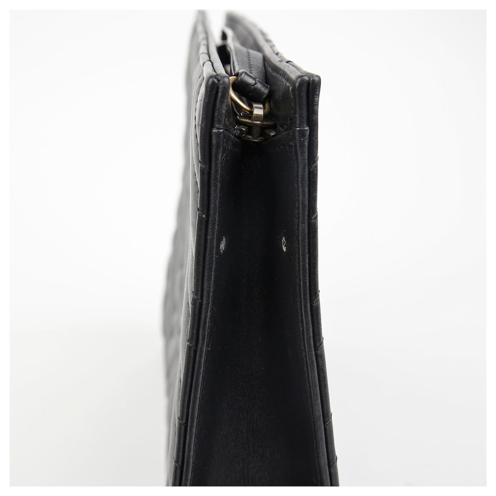 Gucci GG Marmont Matelassé Chevron Heart Clutch Bag – Black