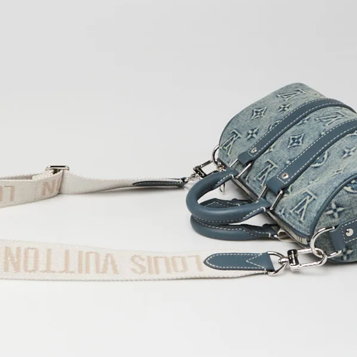 Louis Vuitton Keepall Bandoulière 25 Washed Denim Duffle Bag - Blue