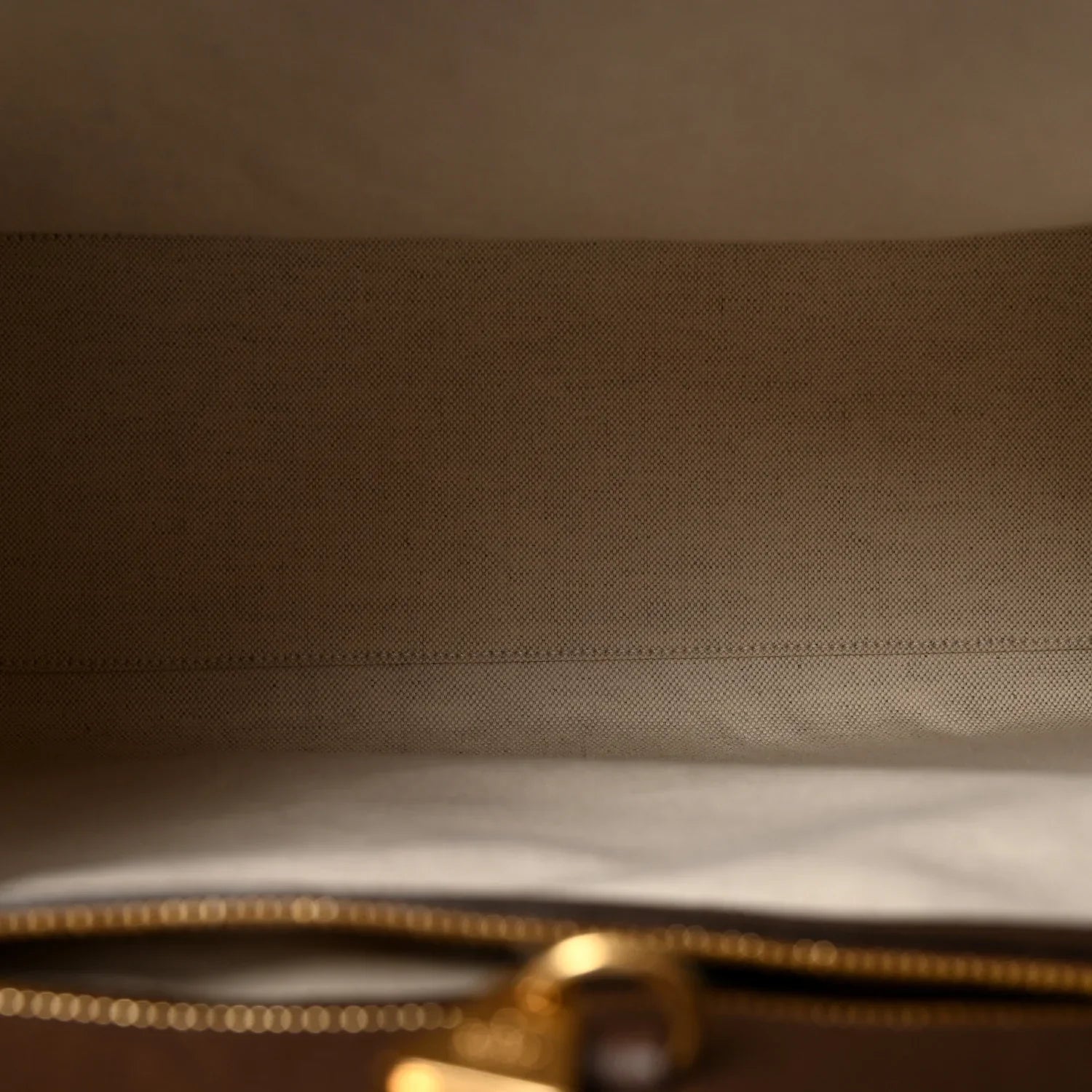 Gucci GG Textured Jumbo Tote Bag – Beige