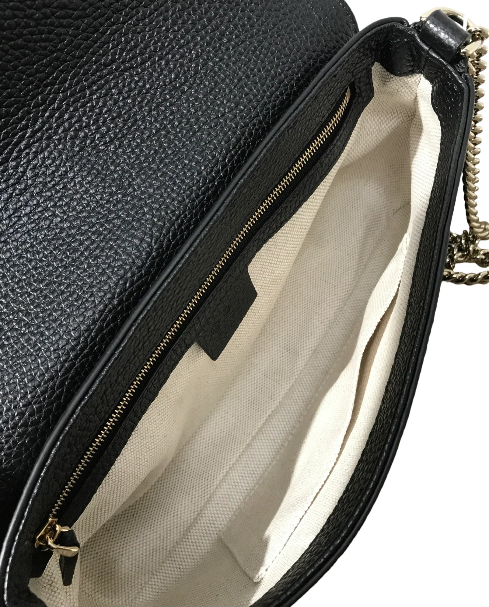 Gucci Pebbled Calfskin Soho Medium Flap Bag – Black