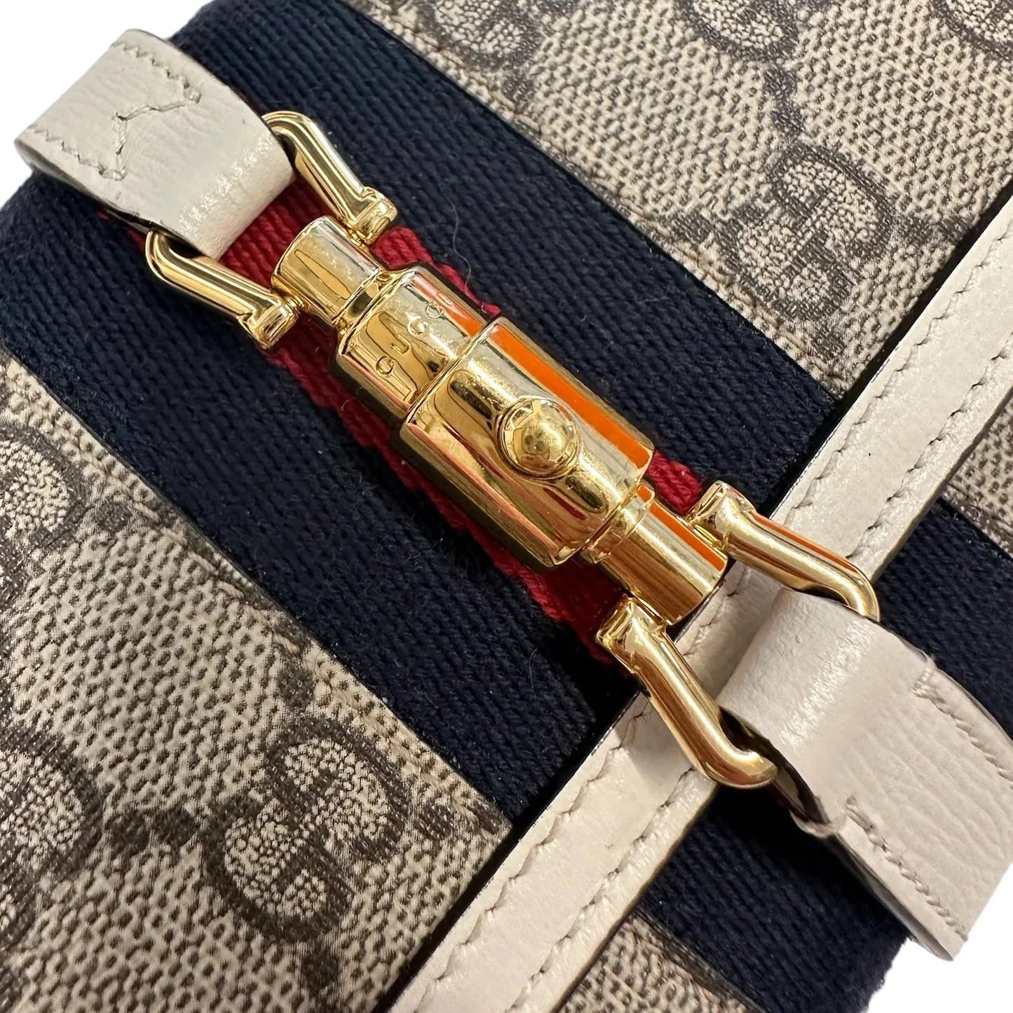 Gucci GG Supreme Jackie 1961 Chain Wallet – Beige