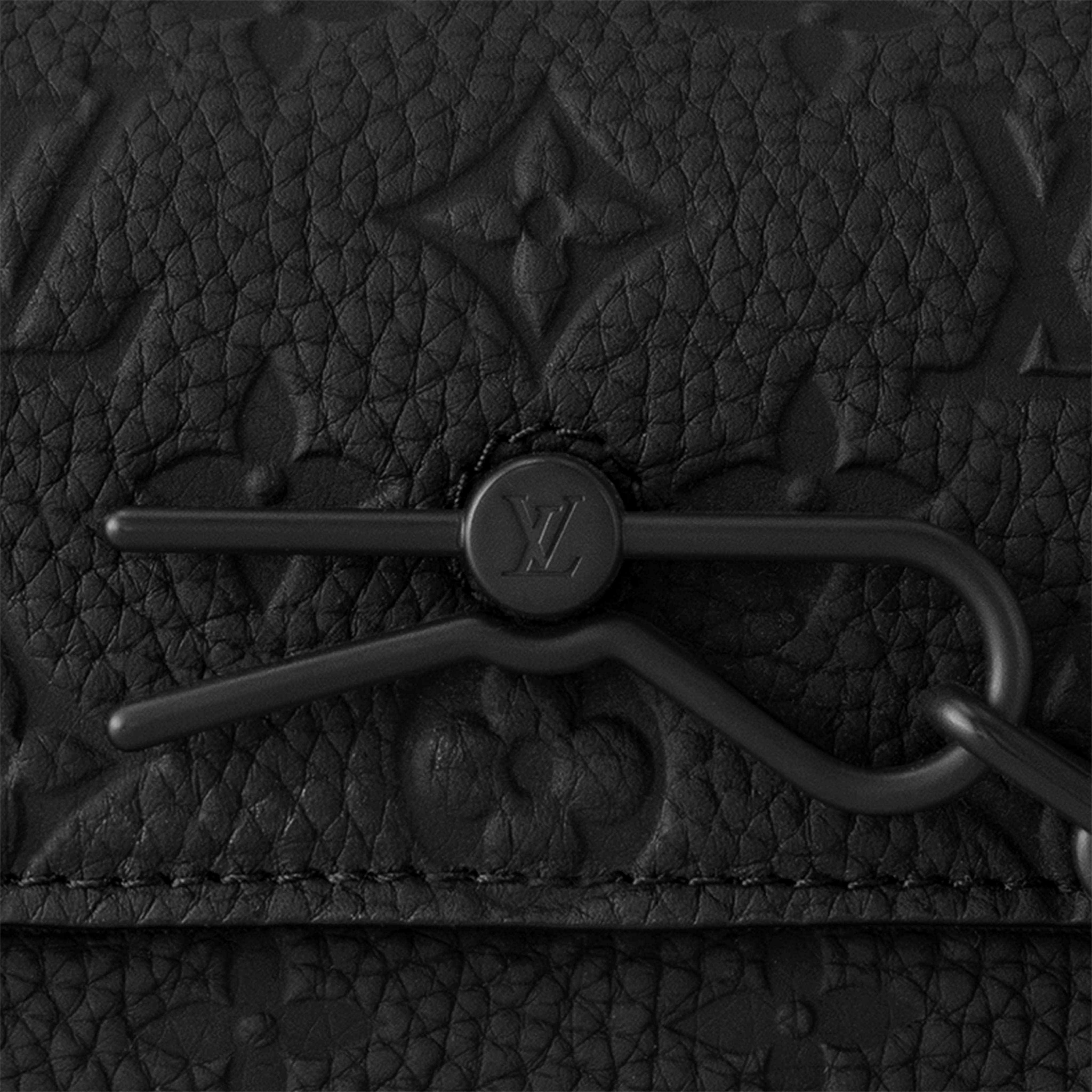 Louis Vuitton Monogram Taurillon Steamer Wearable Wallet – Black