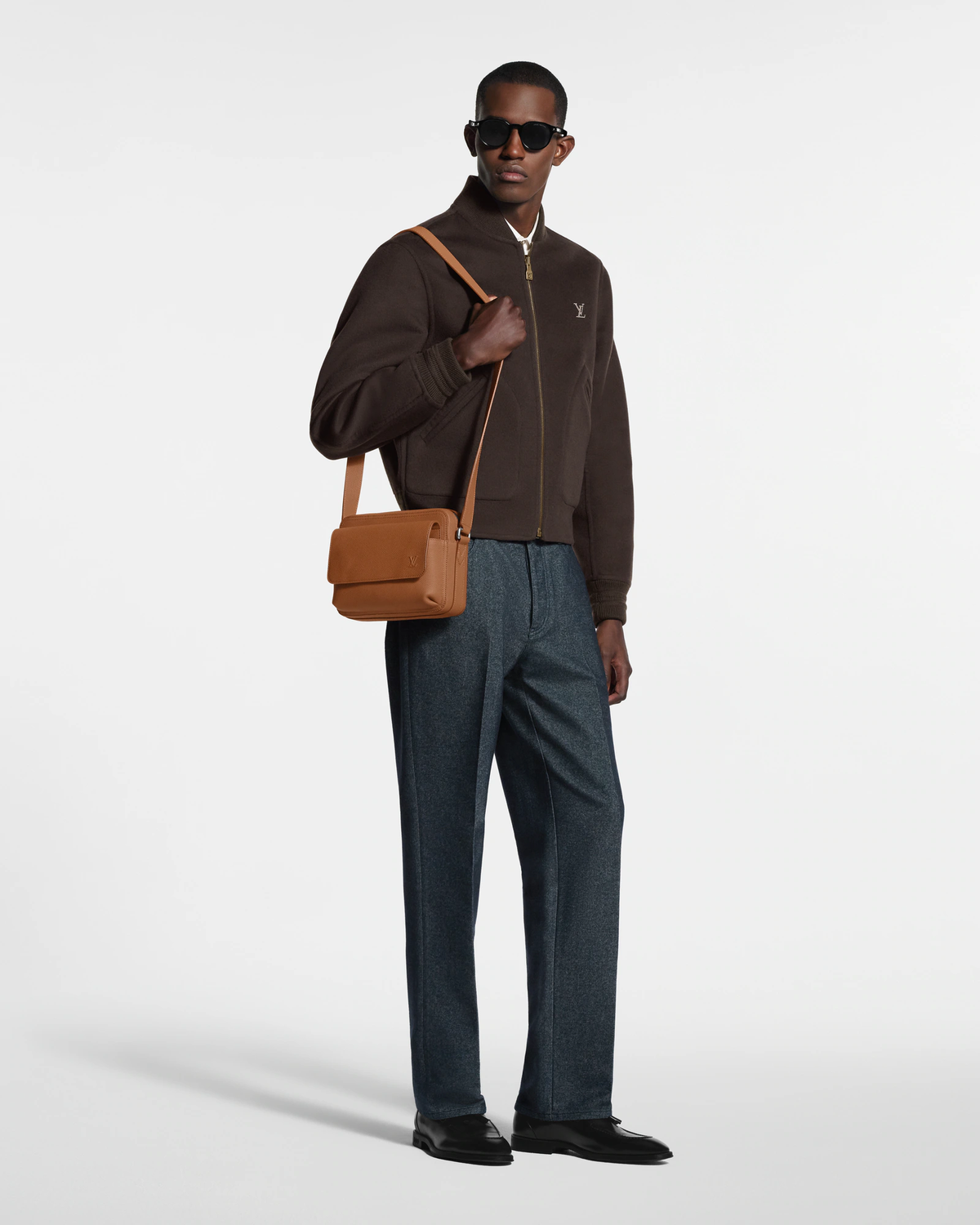 Louis Vuitton Boarding Messenger Bag – Tan Brown