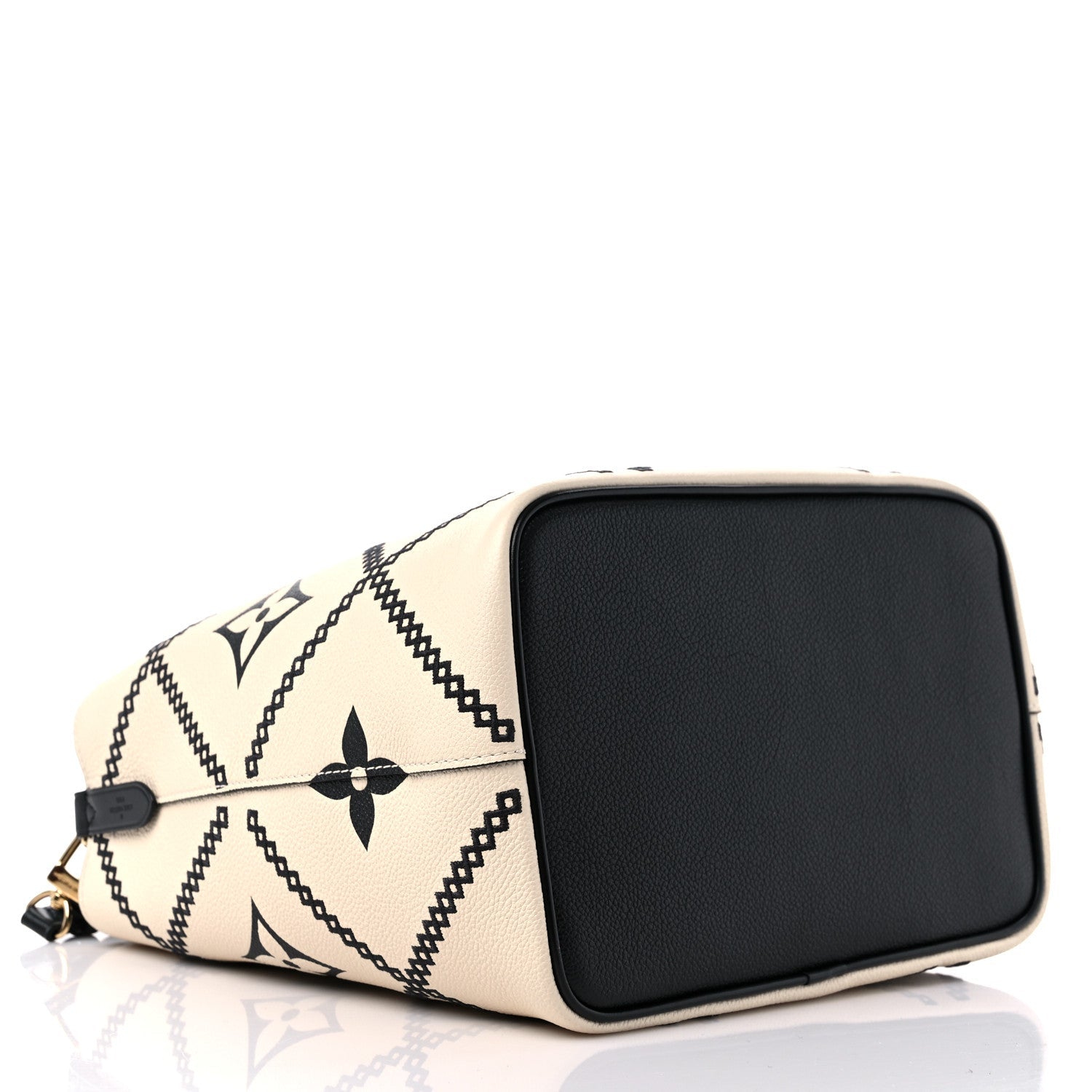 Louis Vuitton Giant Broderies NéoNoé MM Bucket Bag - White