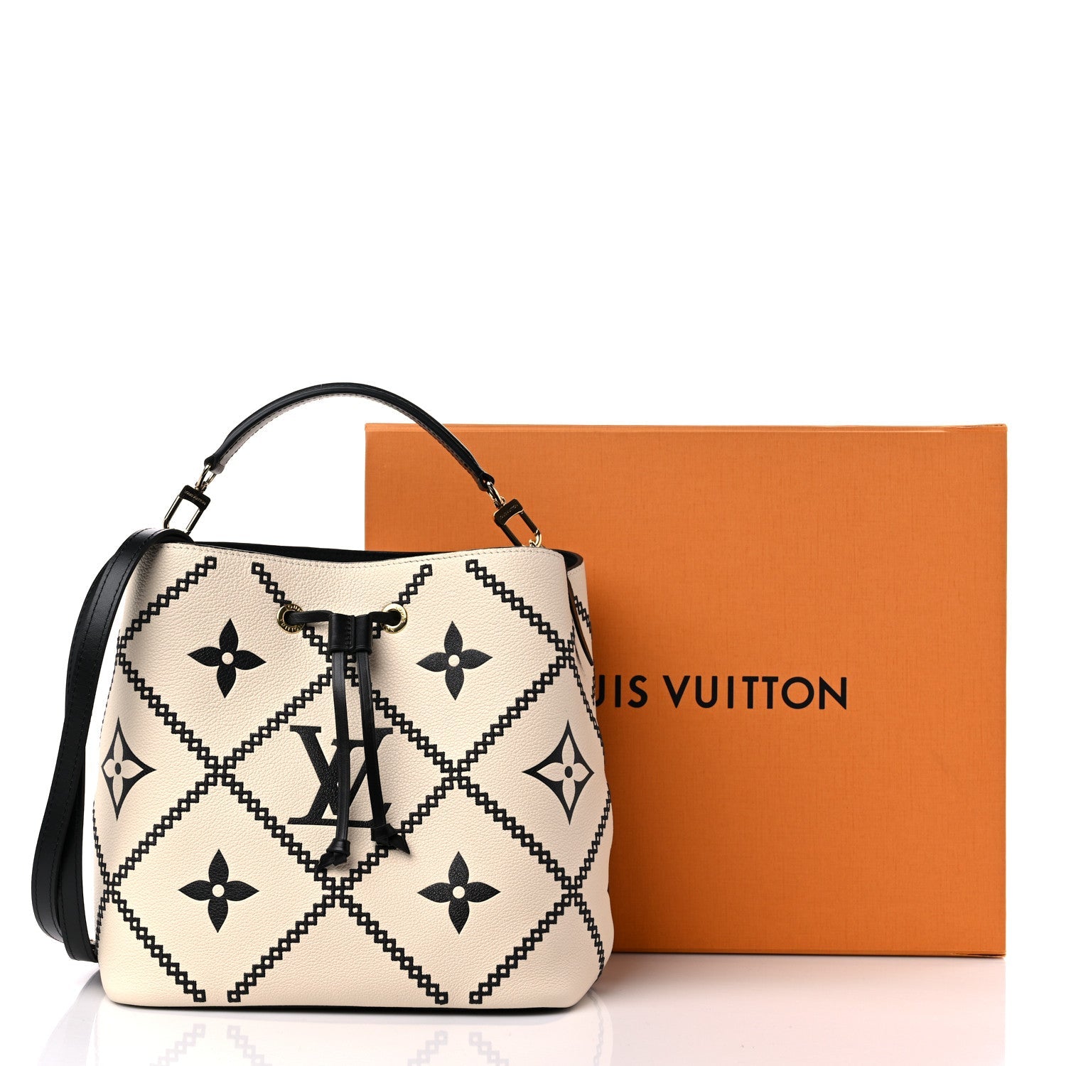 Louis Vuitton Giant Broderies NéoNoé MM Bucket Bag - White