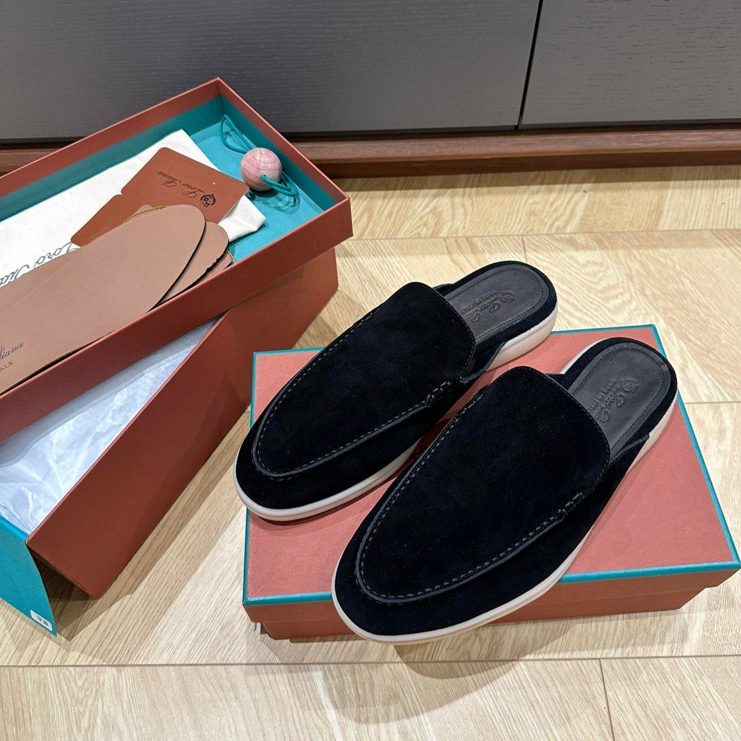 Loro Piana Babouche Walk Suede Loafers - Black (203)