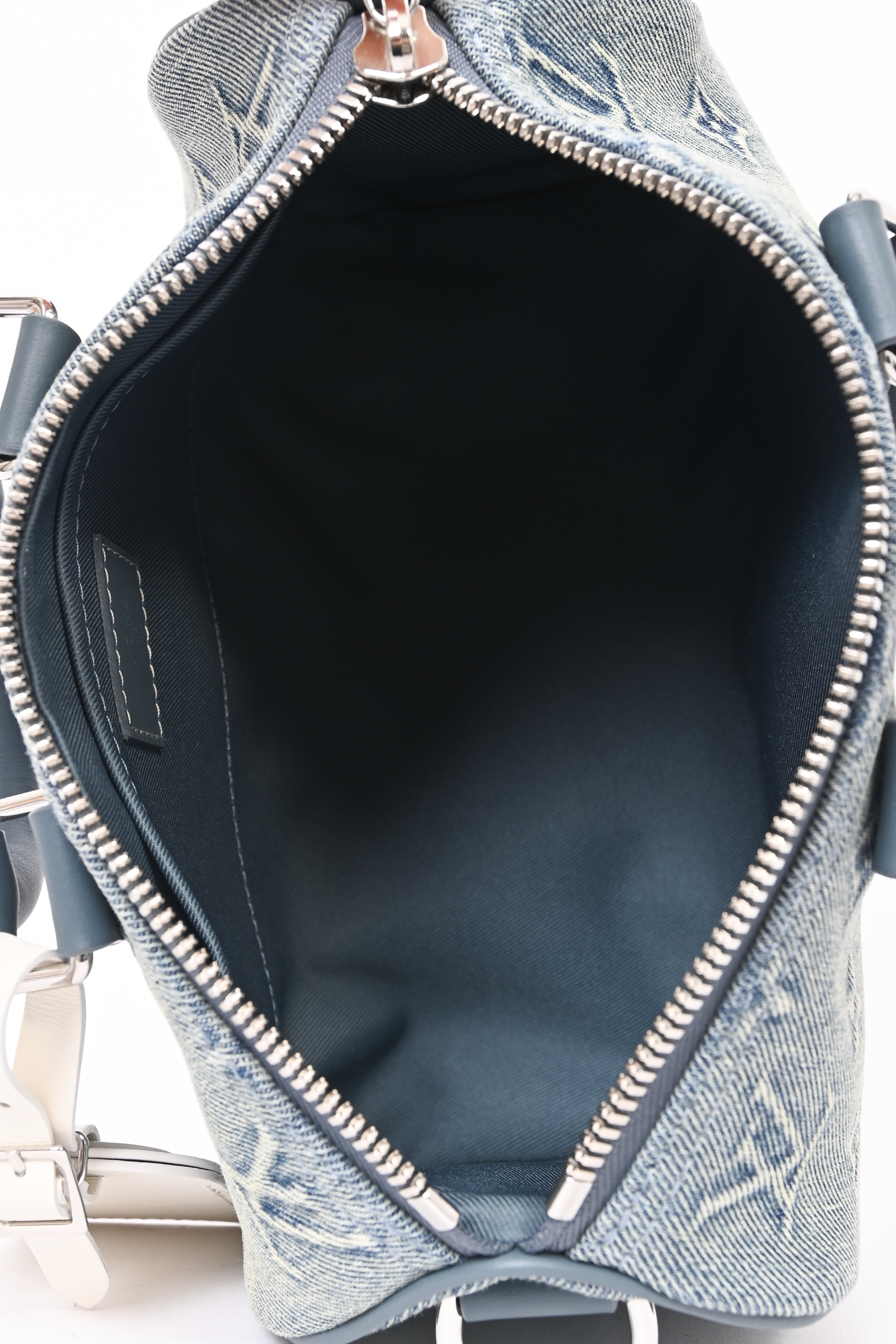 Louis Vuitton Keepall Bandoulière 25 Washed Denim Duffle Bag - Blue