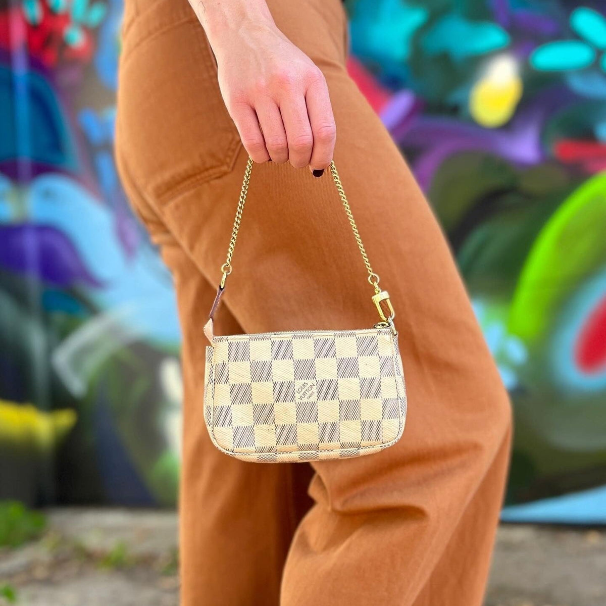Louis Vuitton Damier Azur Mini Pochette Accessoires Chain Bag – White